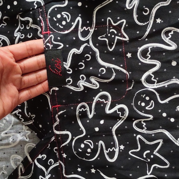 NWT Koi By Kathy Peterson Size XXS Black Metallic Gingerbread Alice Scrub Top - Picture 5 of 16